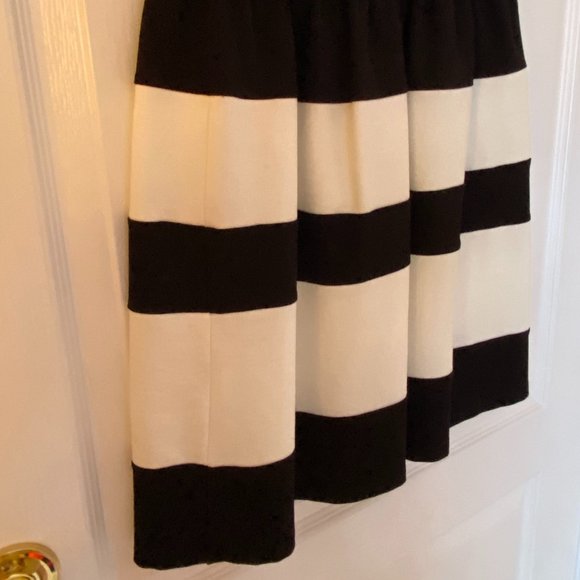 AQUA Black and white Striped Skater Dress (M) - Picture 5 of 7